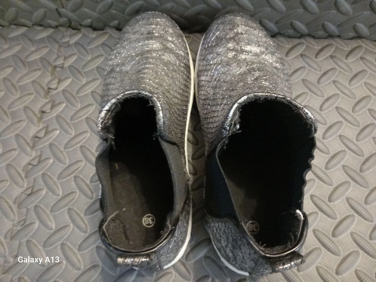 Chelsea-laarzen met metallic slangenprint – Maat 38 – photo 6